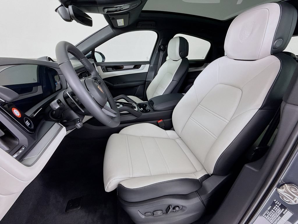 New 2026 Porsche Cayenne Coupe AWD/4WD image 5