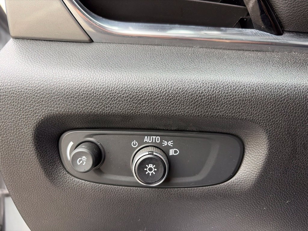 Used 2020 Chevrolet Traverse LS FWD image 12