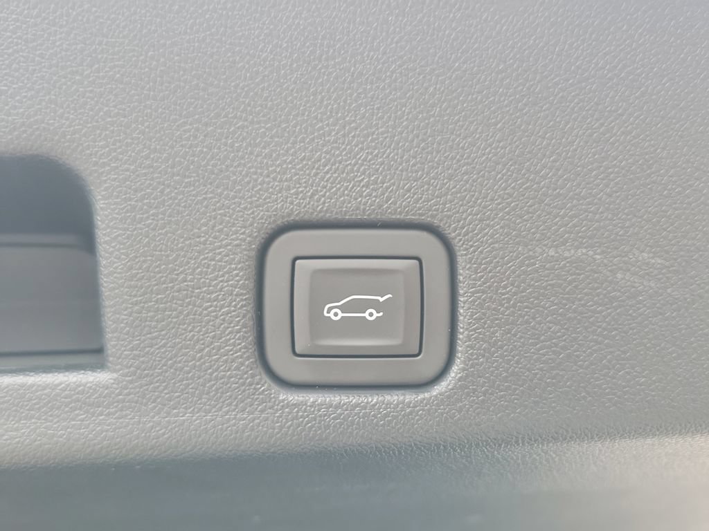 Used 2026 Chevrolet Traverse LT AWD/4WD image 10