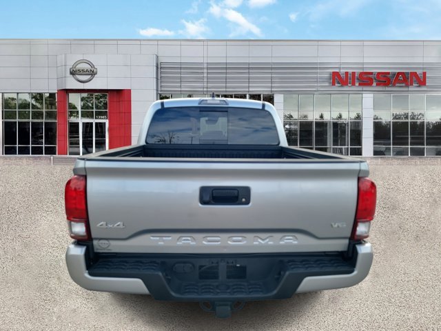 Used 2023 Toyota Tacoma SR5 w/ Technology Package image 5