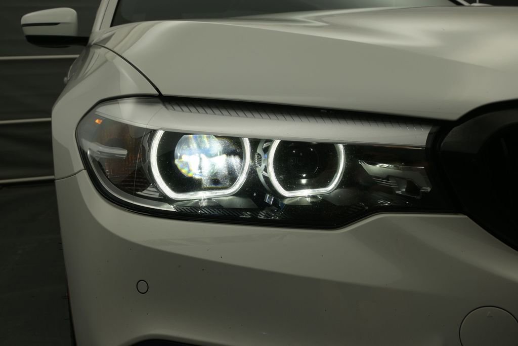 Used 2019 BMW 530i xDrive w/ M Sport Package AWD/4WD image 11