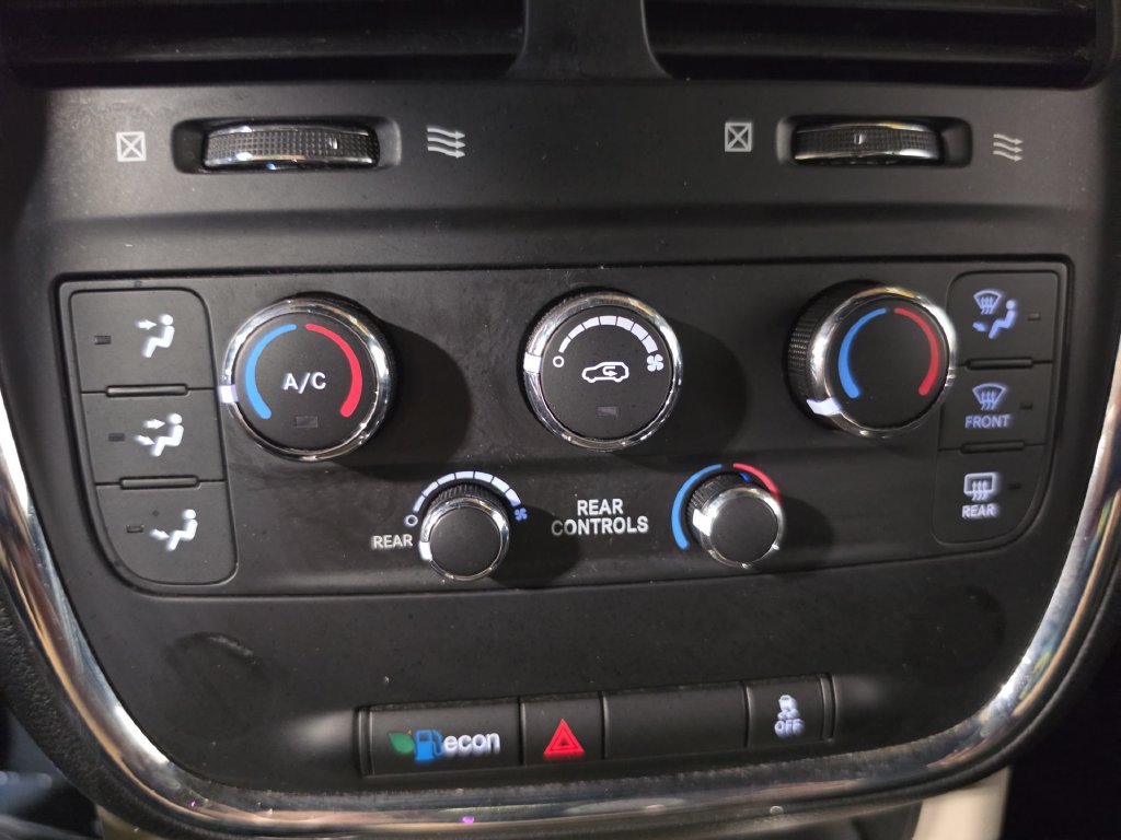 Used 2019 Dodge Grand Caravan SXT FWD image 16