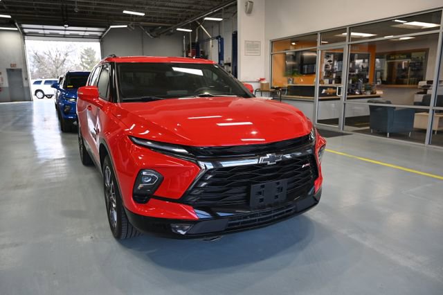 Used 2024 Chevrolet Blazer RS w/ Enhanced Convenience Package image 3