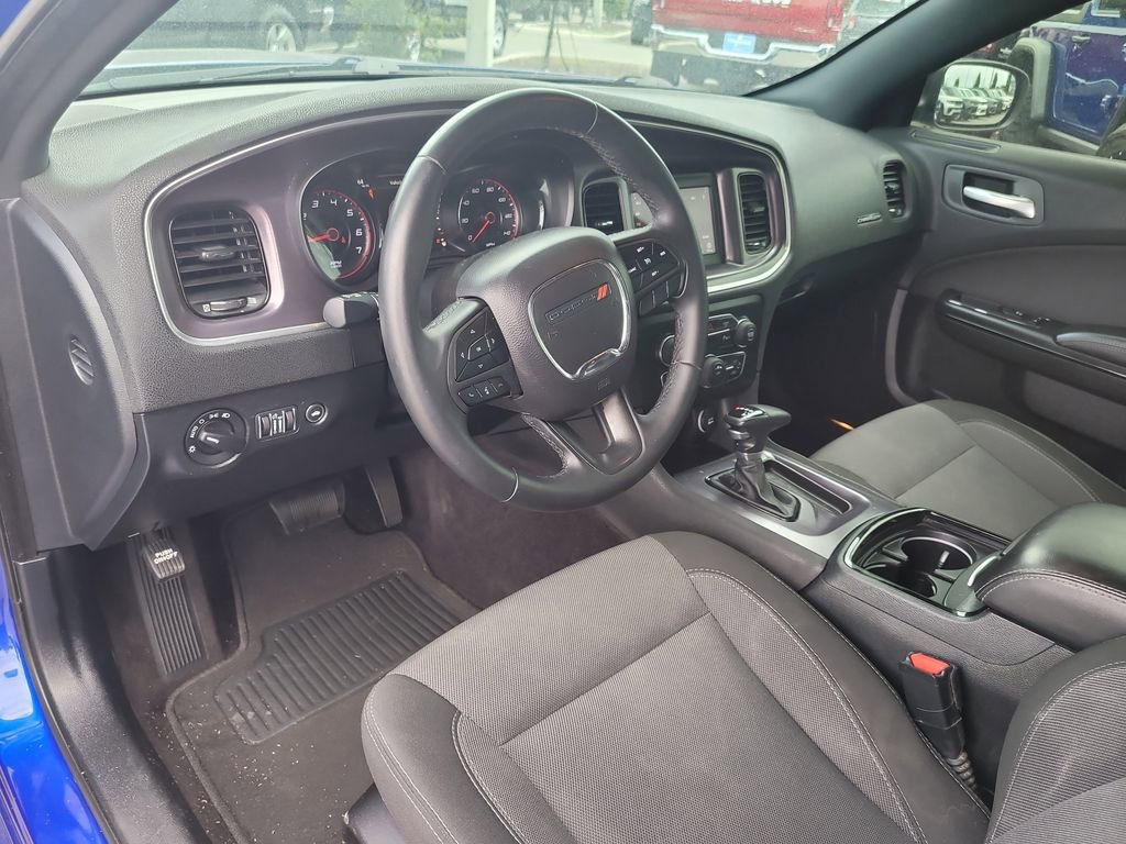 Used 2018 Dodge Charger SXT w/ Blacktop Package image 15