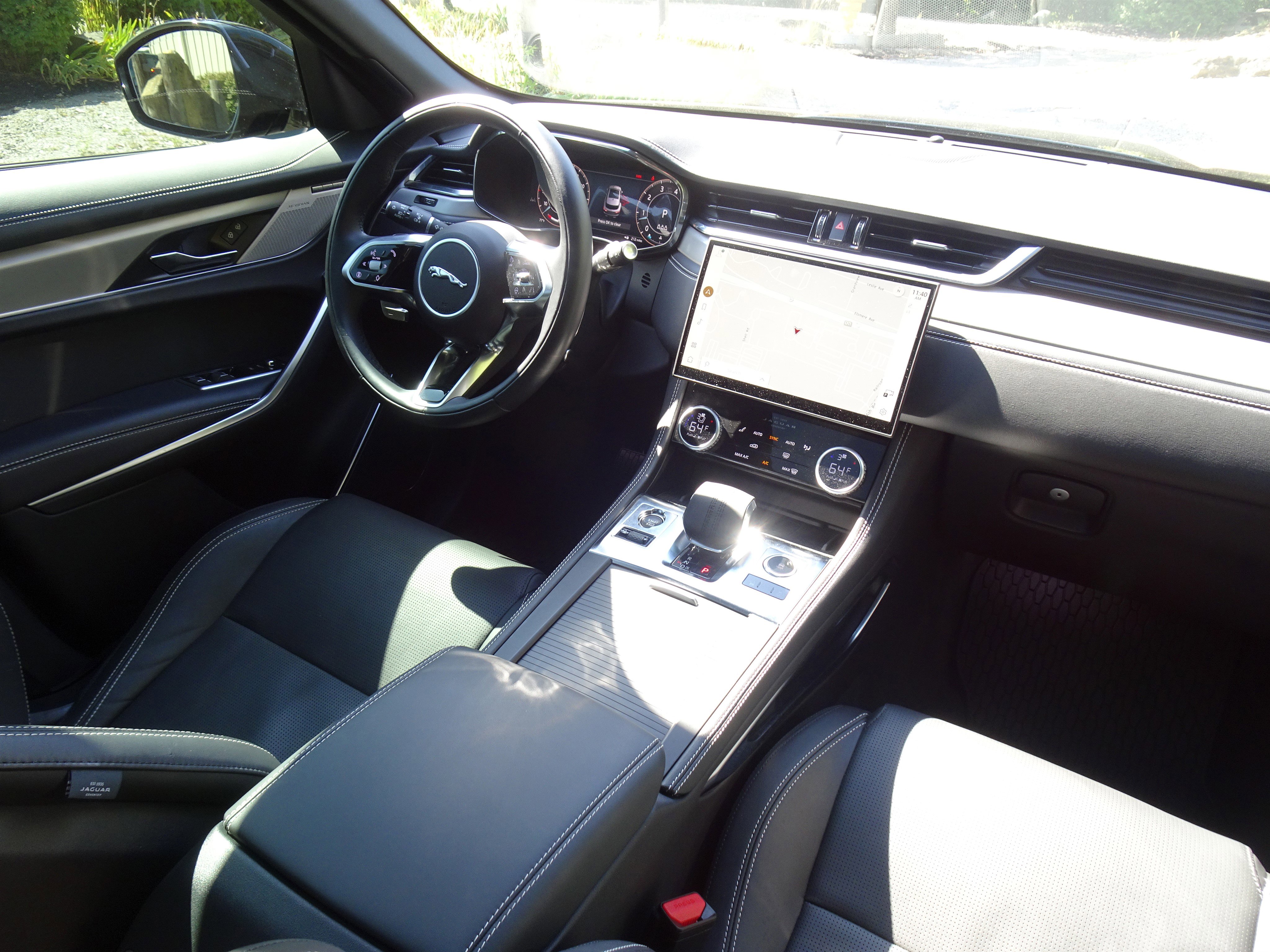 Certified 2025 Jaguar F-PACE R-Dynamic S image 22