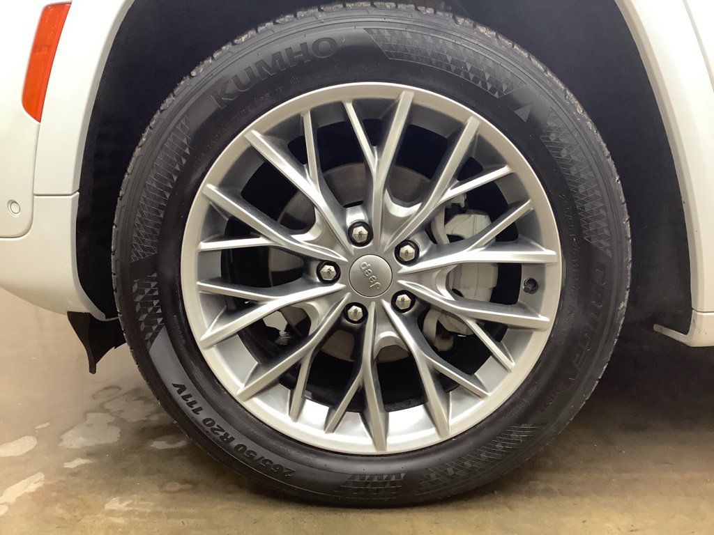 Used 2023 Jeep Grand Cherokee Summit w/ Luxury Tech Group V image 32