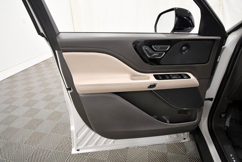 Used 2022 Lincoln Aviator Reserve w/ Elements Package Plus image 13