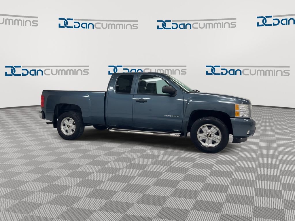 Used 2011 Chevrolet Silverado 1500 LT w/ All-Star Edition AWD/4WD image 2