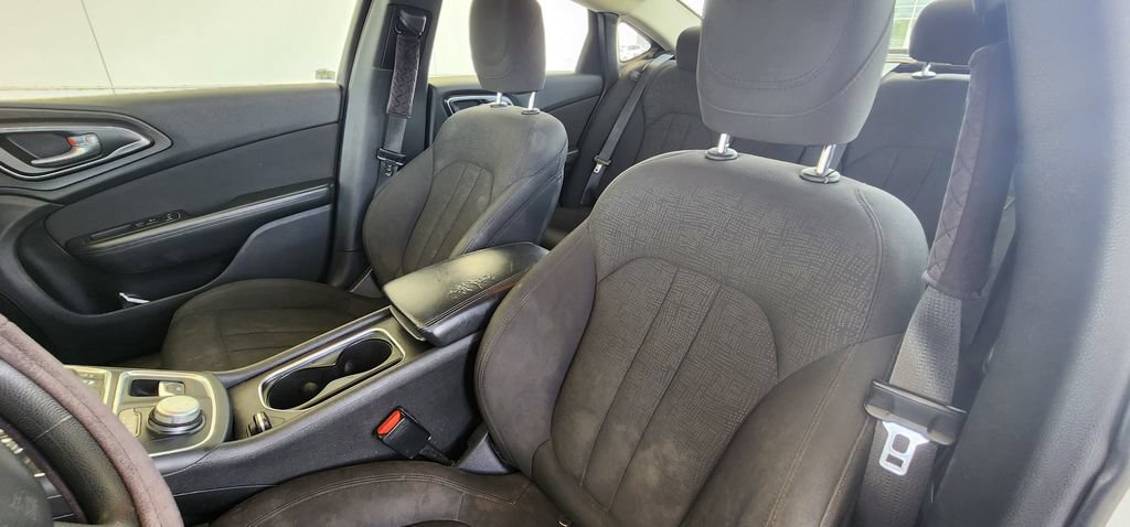 Used 2016 Chrysler 200 Limited FWD image 12