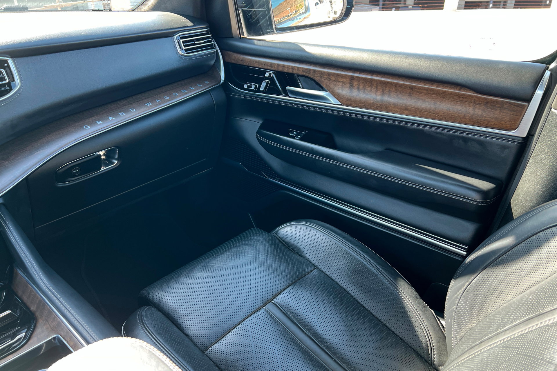 Used 2023 Jeep Grand Wagoneer L Series II image 10