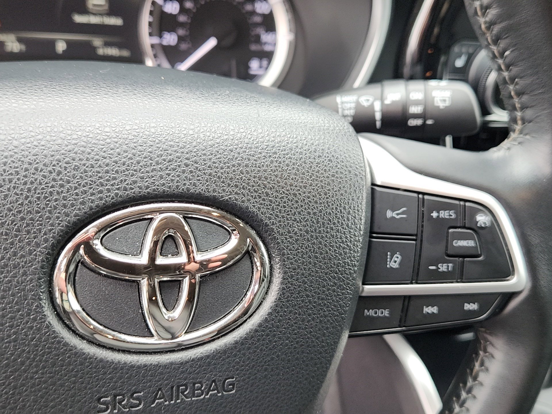 Used 2023 Toyota Highlander XLE FWD image 18