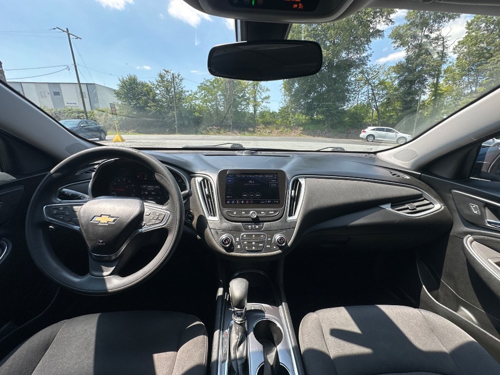 Used 2022 Chevrolet Malibu LT FWD image 27