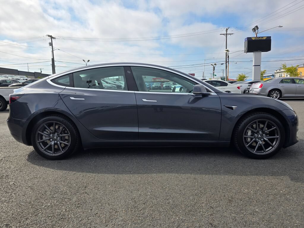 Used 2018 Tesla Model 3 Long Range RWD image 5
