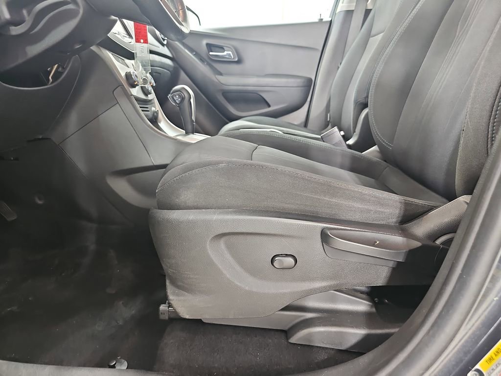 Used 2016 Chevrolet Trax LT w/ LPO, Protection Package FWD image 33
