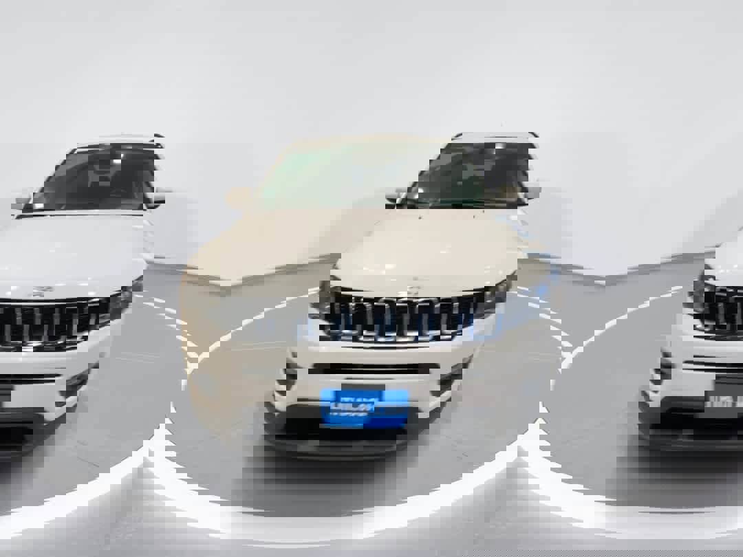 Used 2018 Jeep Compass Latitude w/ Popular Equipment Group AWD/4WD image 3