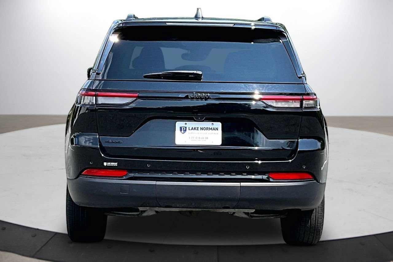 Certified 2024 Jeep Grand Cherokee Altitude AWD/4WD image 8