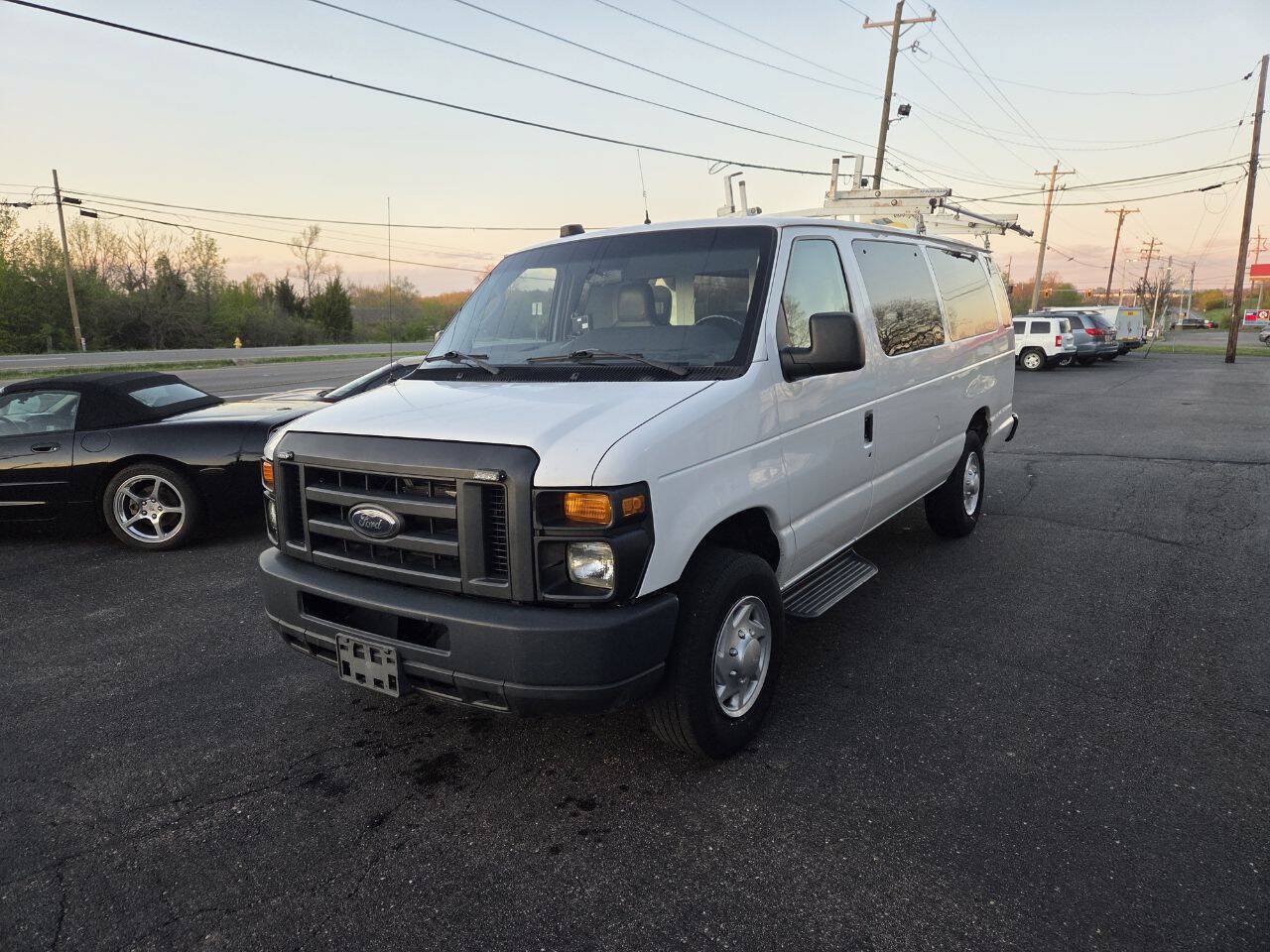 Used 2013 Ford E-350 and Econoline 350 Extended Super Duty w/ PWR Group RWD image 3