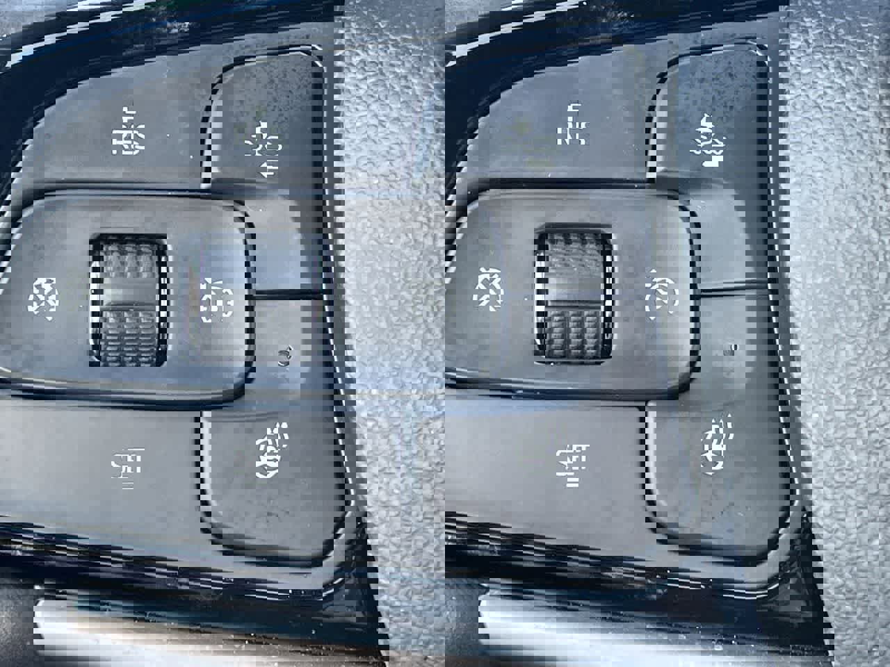 Used 2023 Buick Enclave Essence image 23