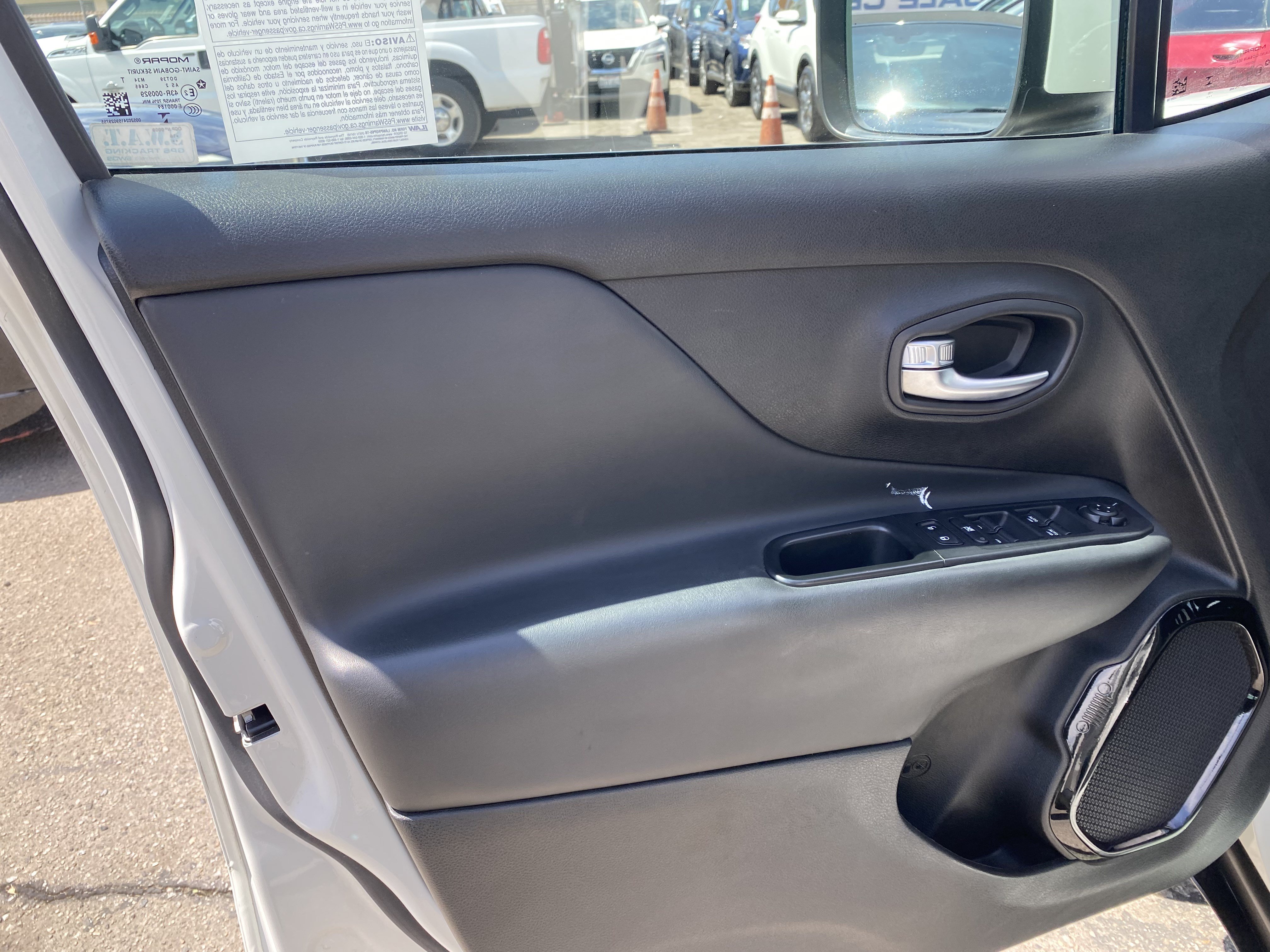 Used 2018 Jeep Renegade Altitude w/ UConnect 8.4 Nav Group FWD image 13
