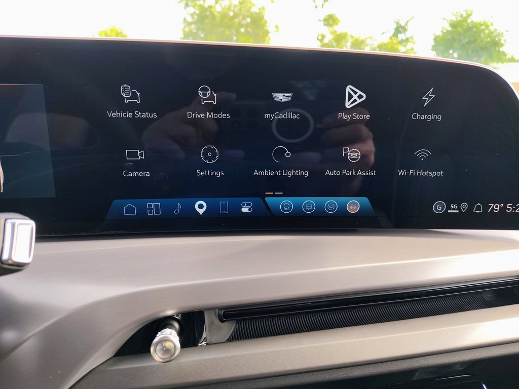 New 2027 Cadillac Vistiq Premium Luxury w/ LPO, Floor Liner Package AWD/4WD image 27