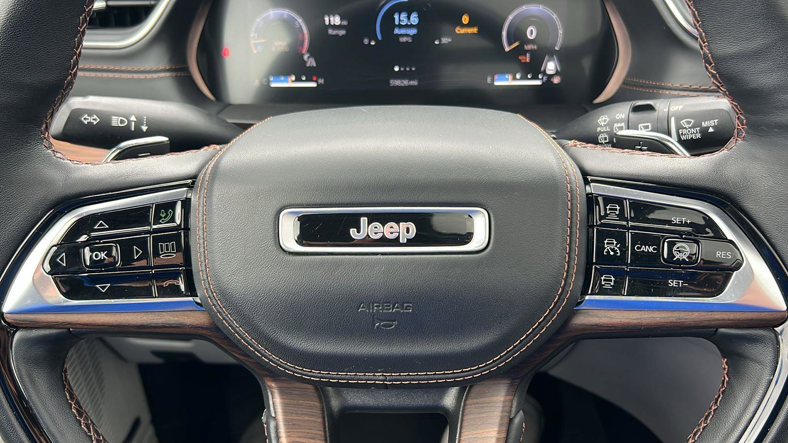 Used 2022 Jeep Grand Cherokee Summit w/ Adv Protech Group IV AWD/4WD image 36