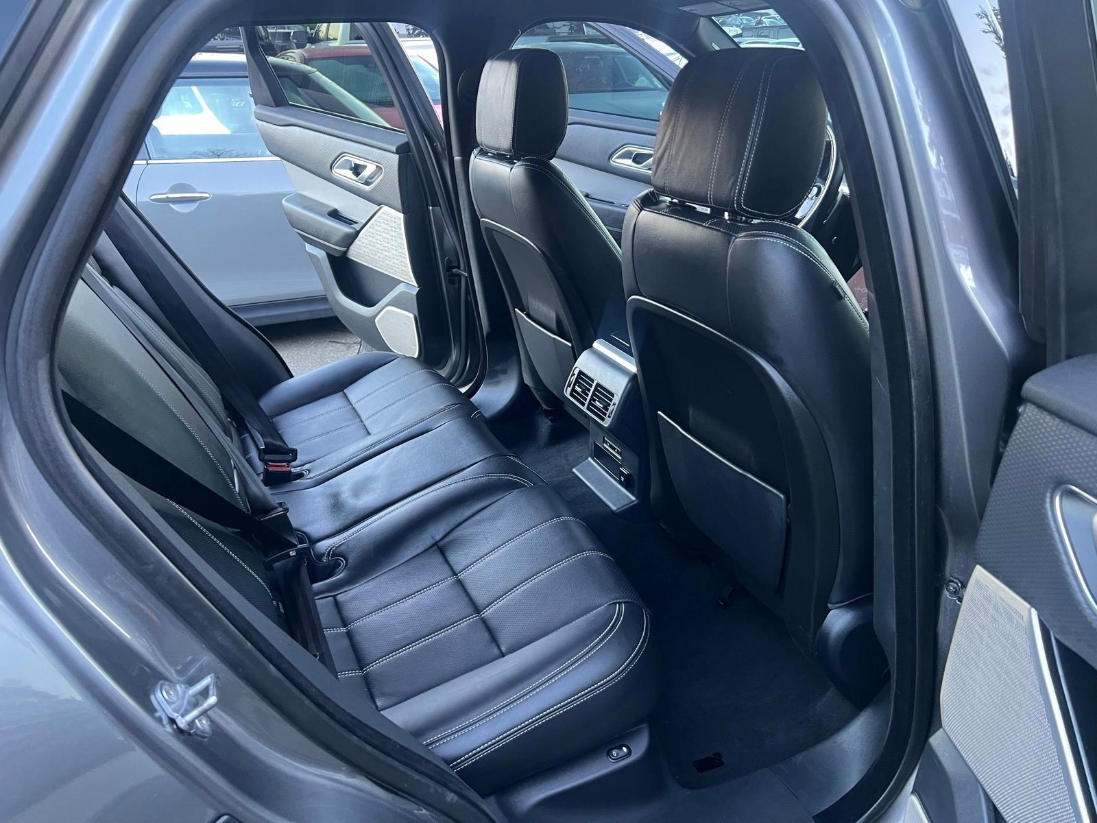 Used 2019 Land Rover Range Rover Velar R-Dynamic SE image 29