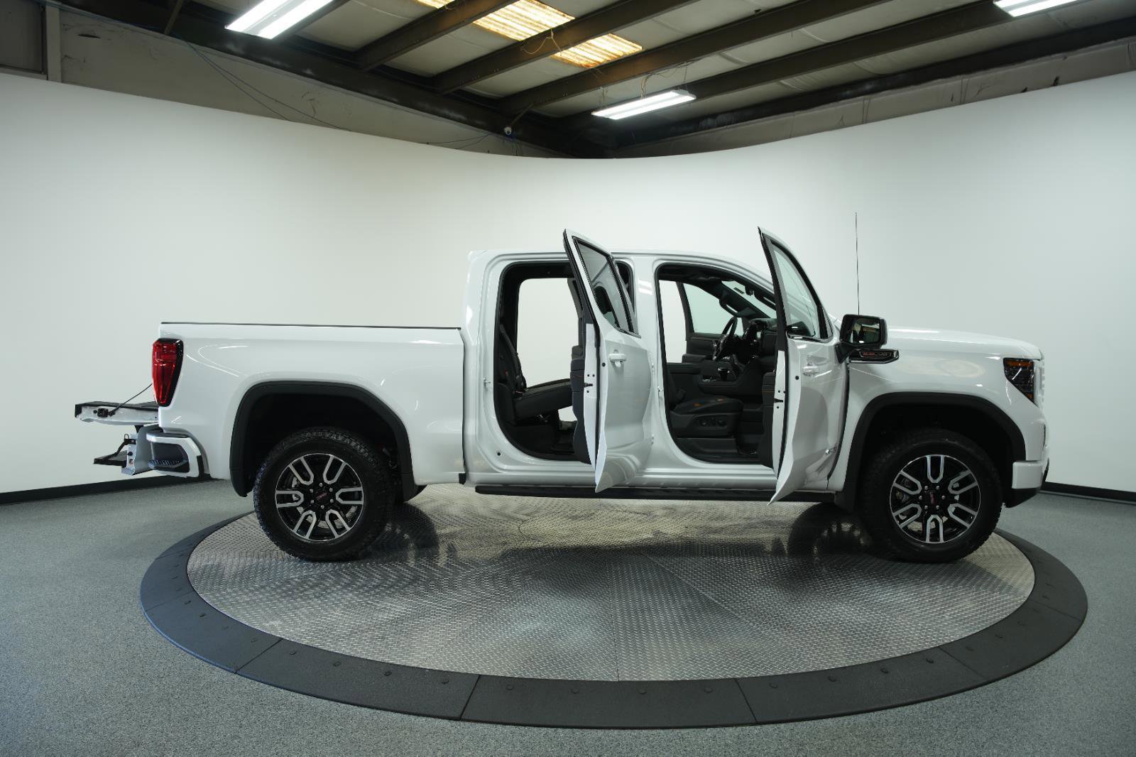 New 2026 GMC Sierra 1500 AT4 w/ AT4 Premium Package AWD/4WD image 10