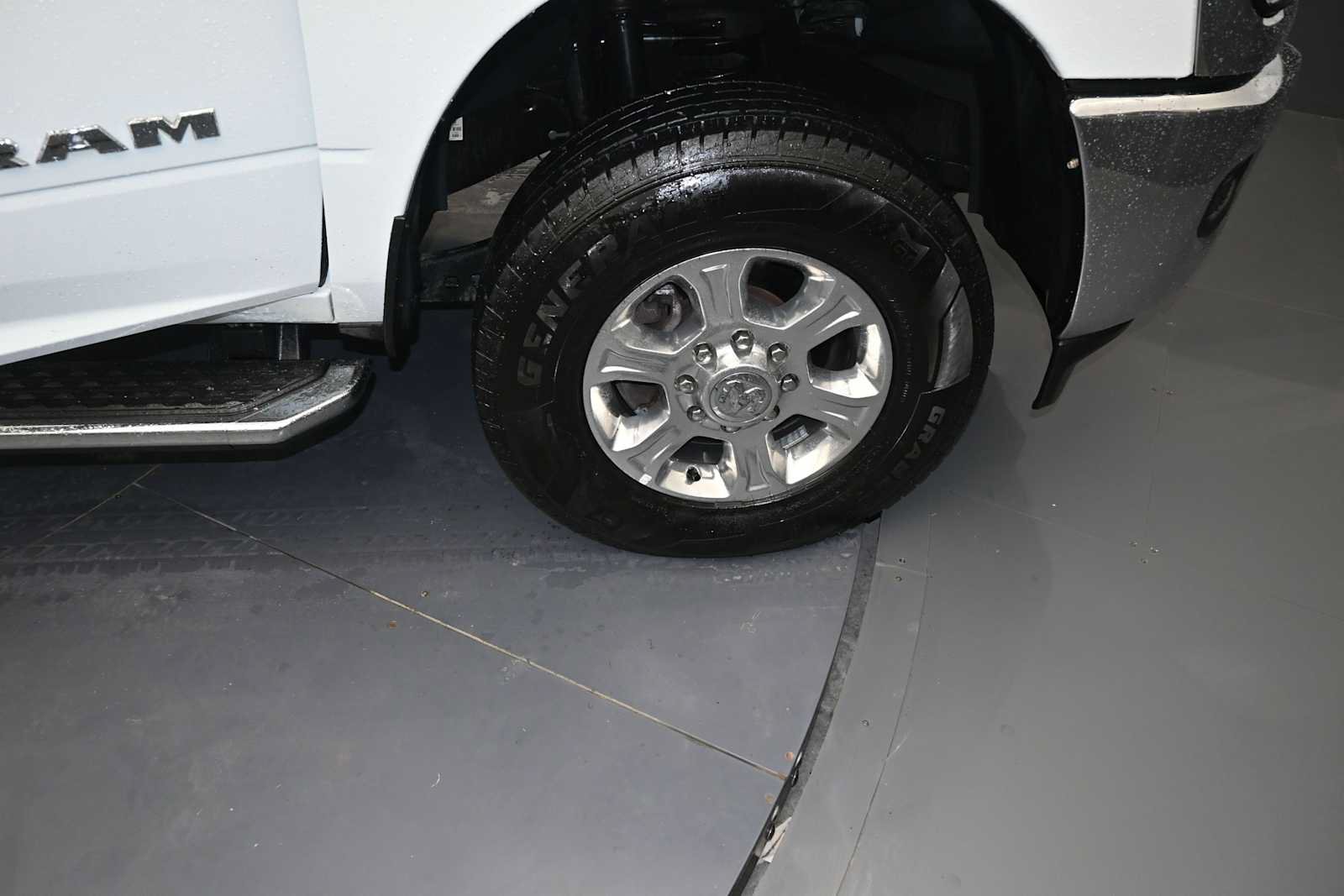 Used 2024 RAM 2500 Big Horn AWD/4WD image 10