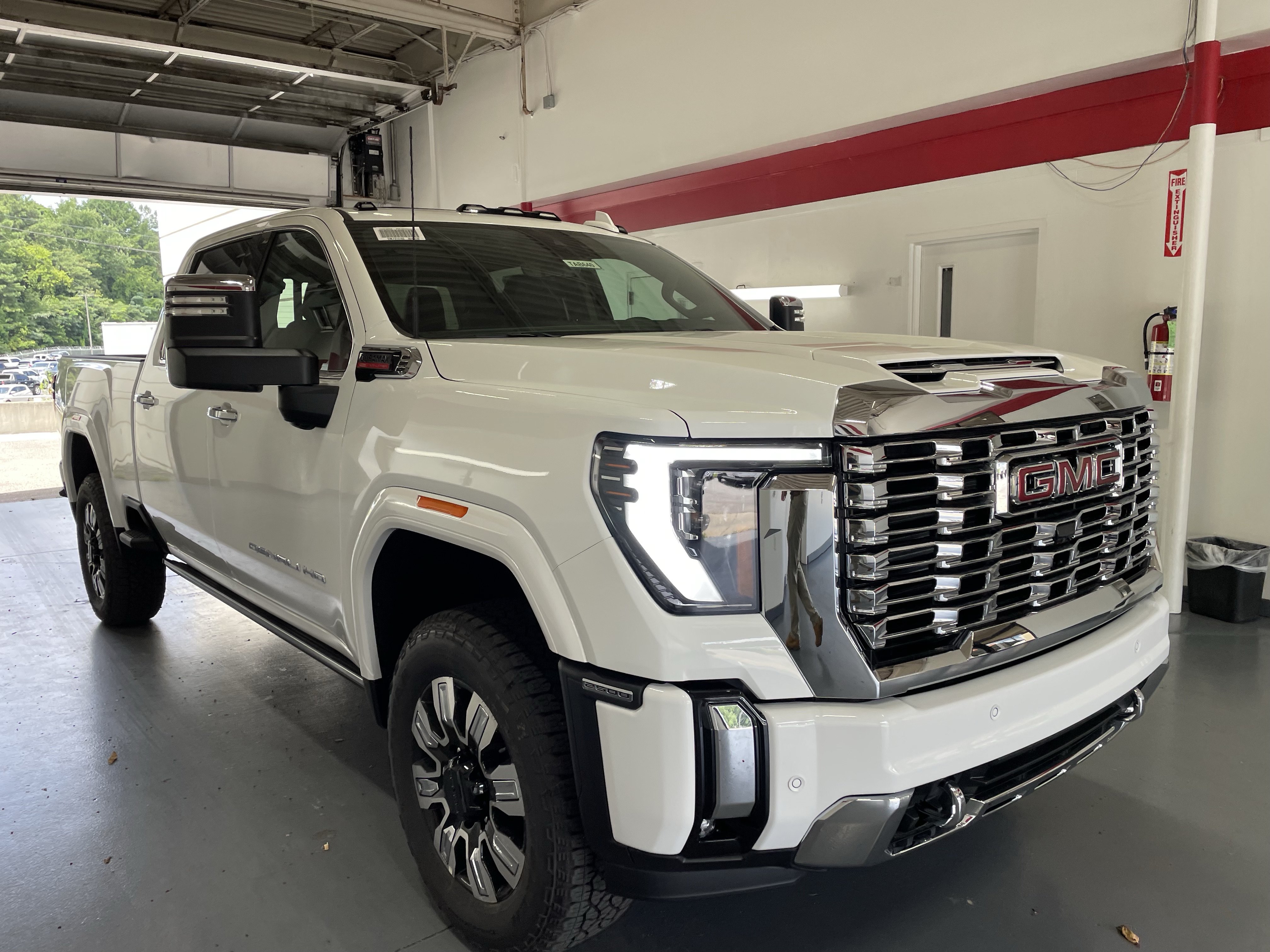New 2026 GMC Sierra 2500 Denali w/ Denali Reserve Package AWD/4WD image 3