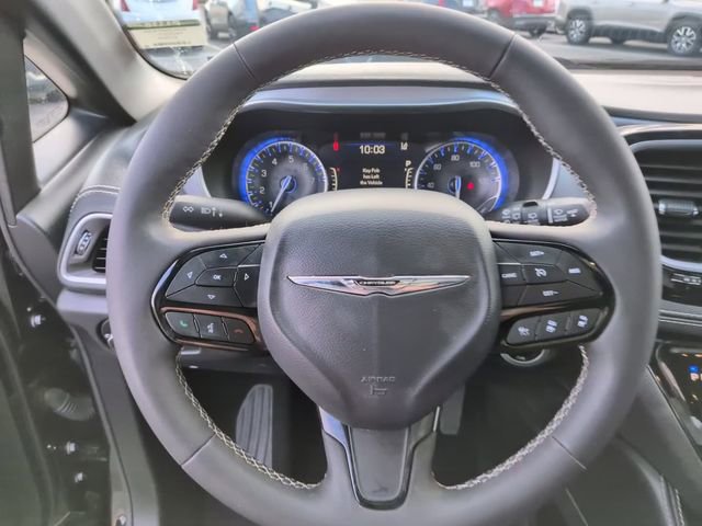 Used 2025 Chrysler Pacifica Limited FWD image 19