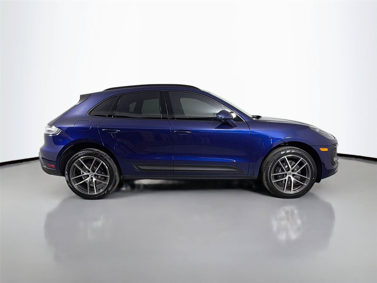 Certified 2026 Porsche Macan Turbo AWD/4WD image 8
