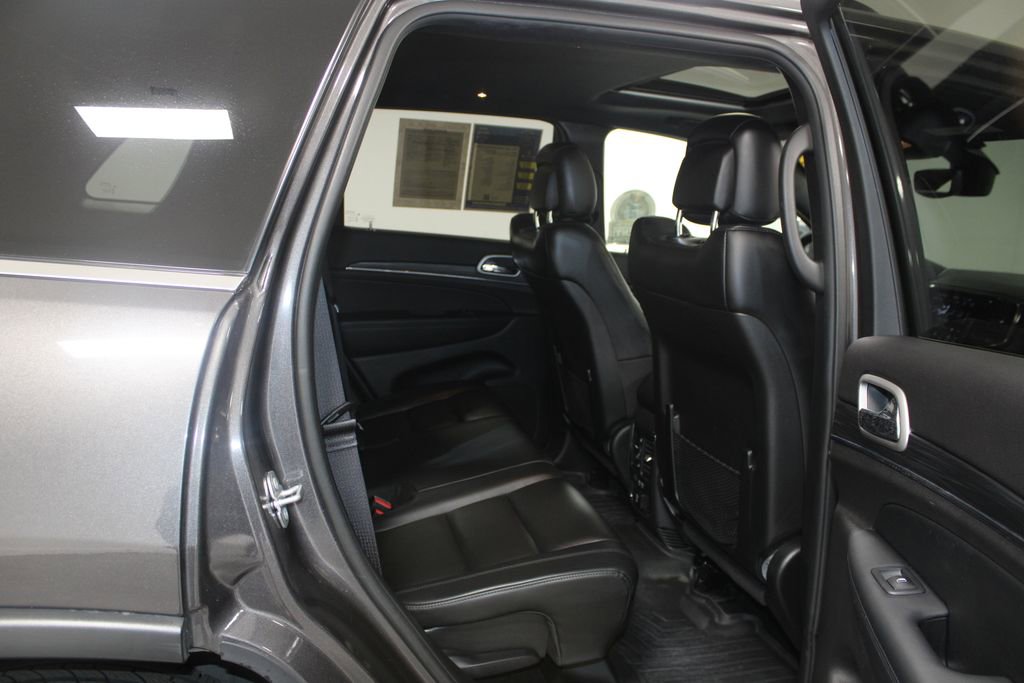 Used 2021 Jeep Grand Cherokee Limited w/ Trailer Tow Group IV image 32