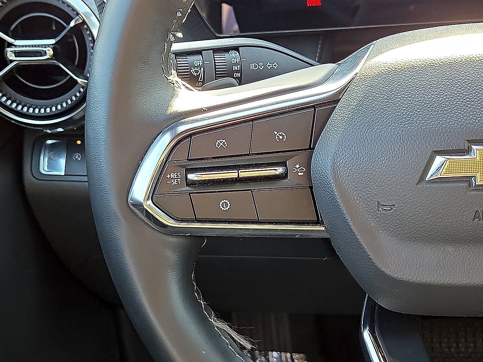 Used 2025 Chevrolet Equinox LT FWD image 18