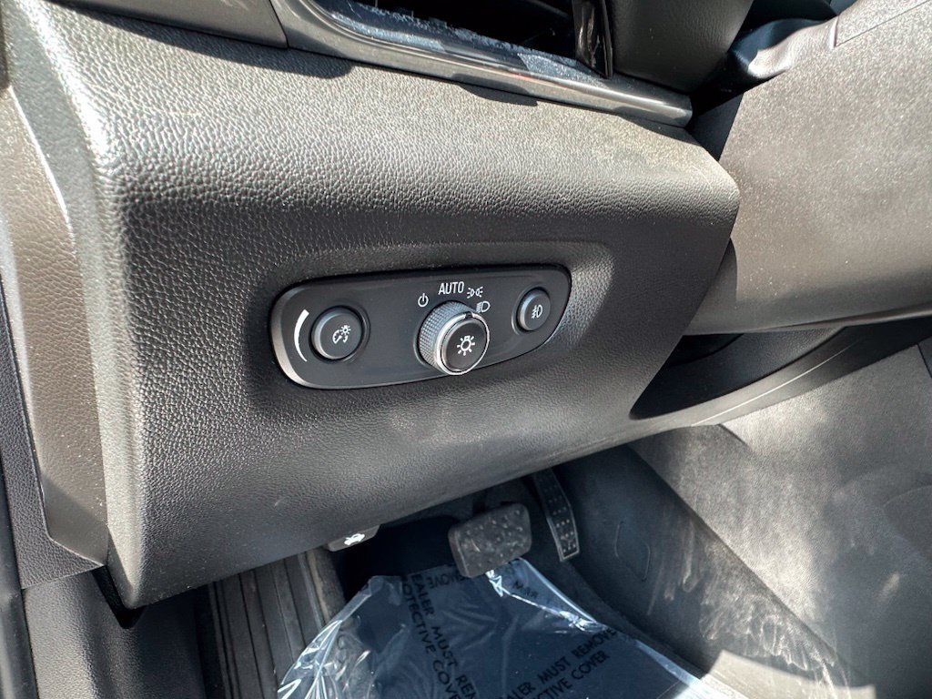 Used 2021 Chevrolet Traverse LT w/ LT Premium Package FWD image 19