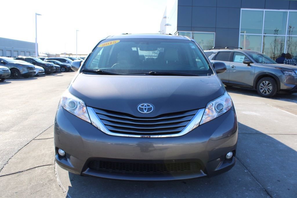 Used 2015 Toyota Sienna XLE image 2