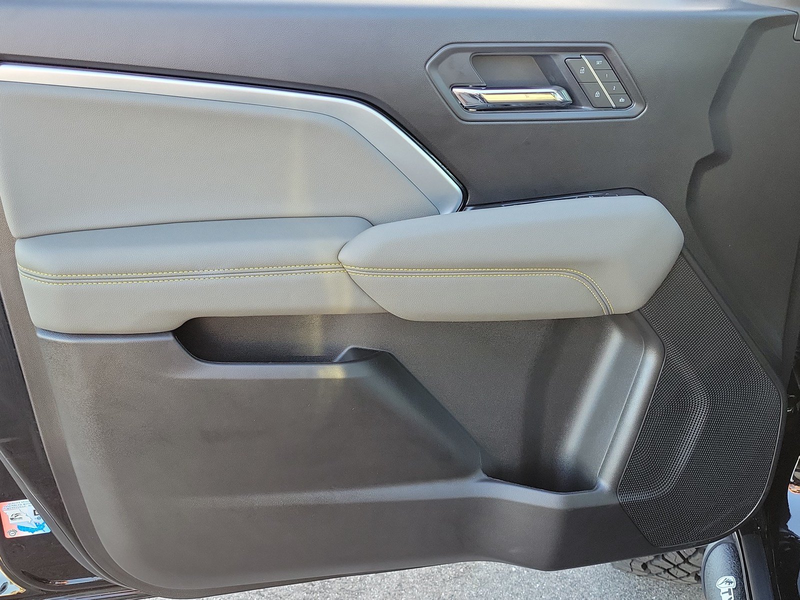 Used 2026 Chevrolet Colorado ZR2 w/ Technology Package AWD/4WD image 13