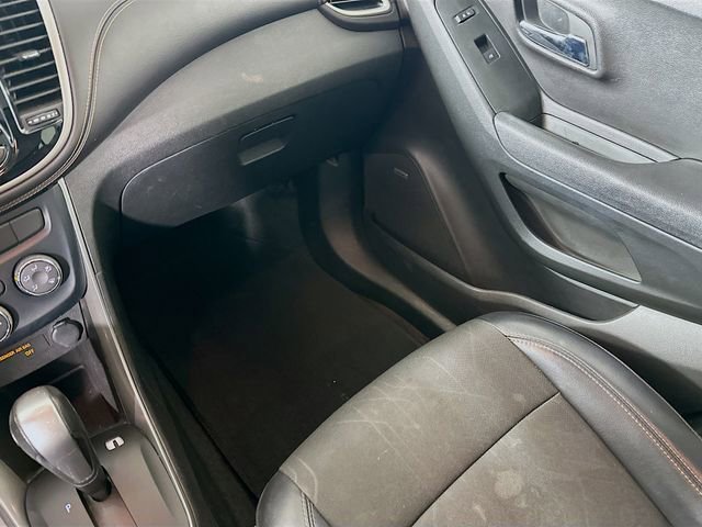Used 2018 Chevrolet Trax LT w/ Sun & Sound Package image 23