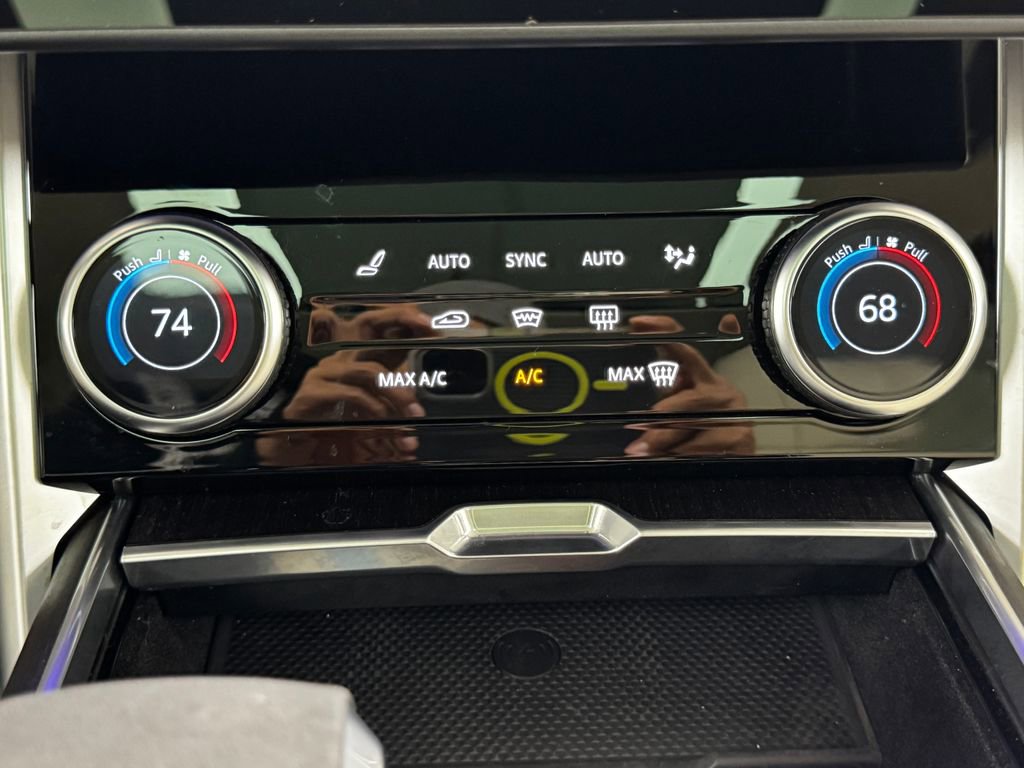 Used 2023 Land Rover Range Rover SE image 23