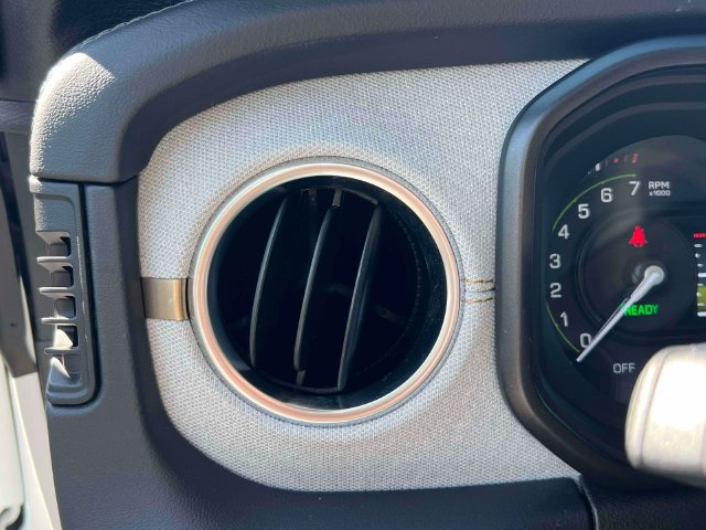 Used 2024 Jeep Wrangler Unlimited Sahara AWD/4WD image 19