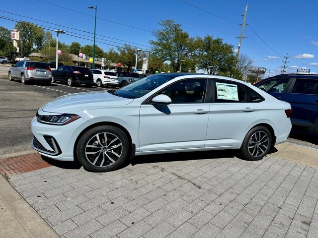 New 2026 Volkswagen Jetta SE image 3