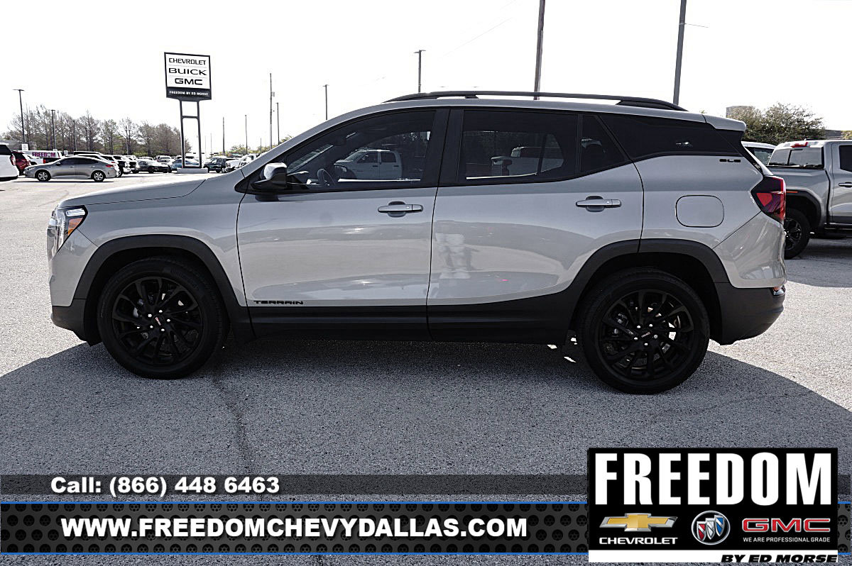 Used 2024 GMC Terrain SLE w/ Driver Convenience Package image 5