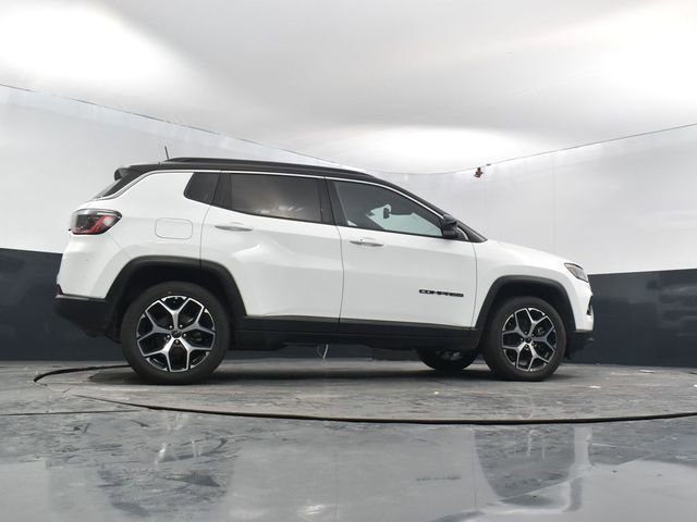 Used 2025 Jeep Compass Limited image 51