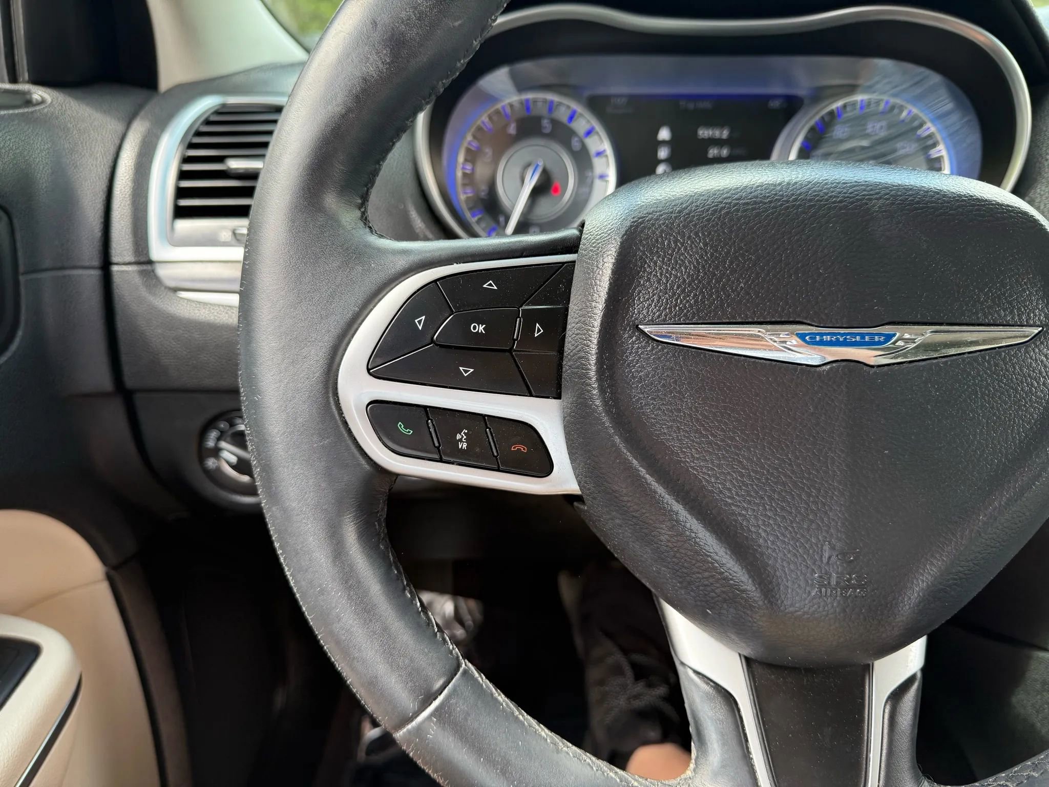 Used 2017 Chrysler 300 Limited image 22