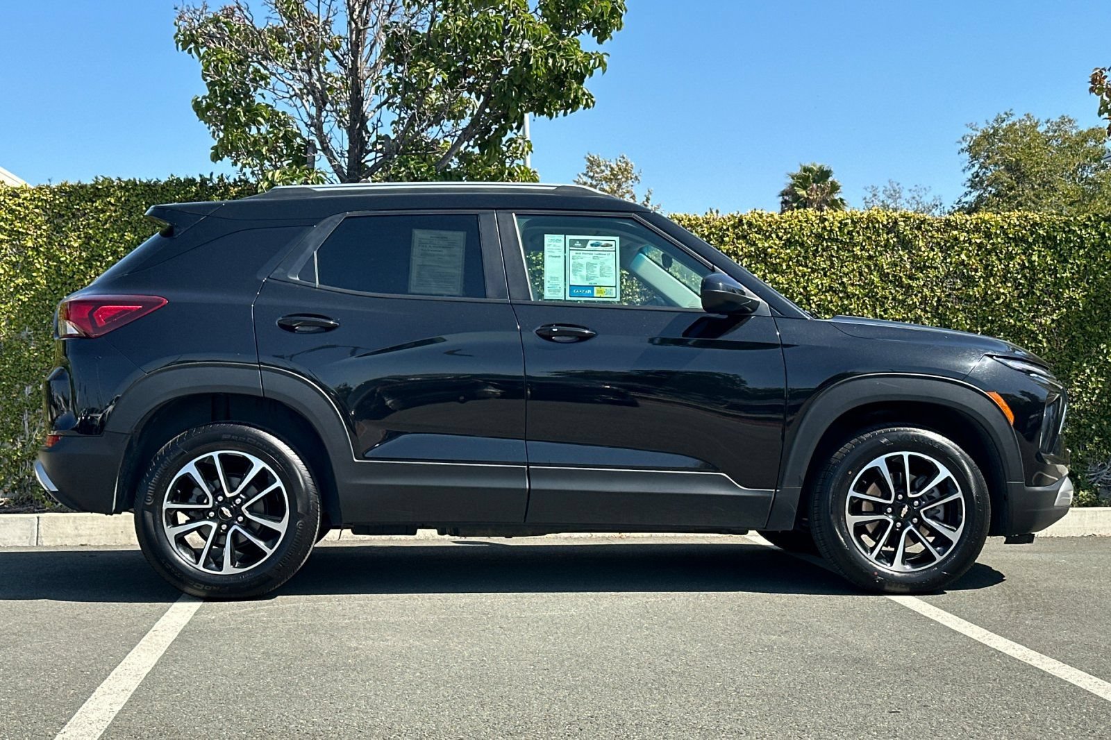 Used 2025 Chevrolet TrailBlazer LT AWD/4WD image 3