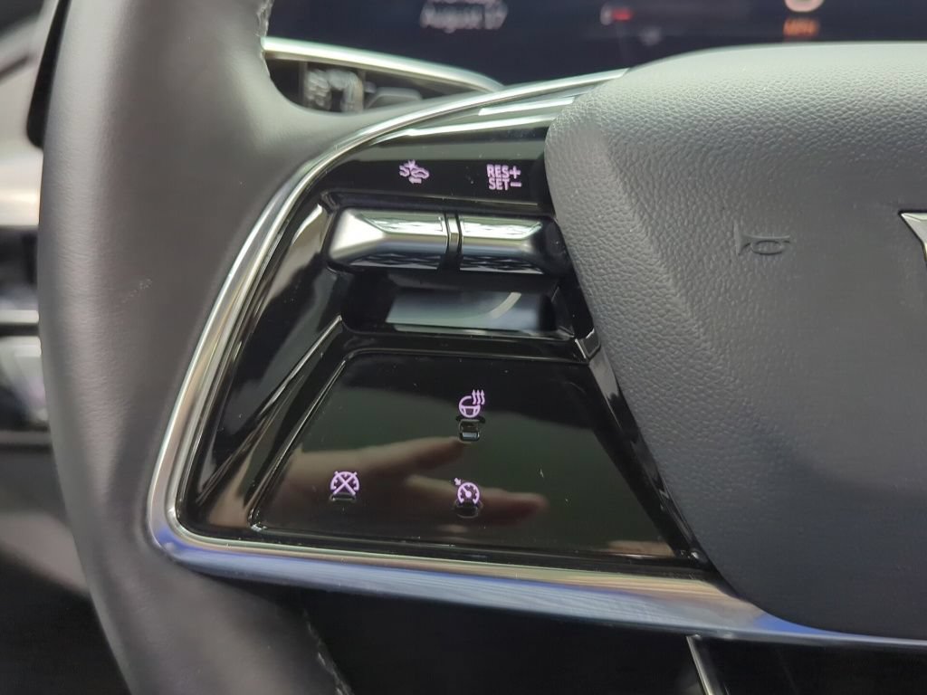 Used 2024 Cadillac Lyriq Sport AWD/4WD image 16