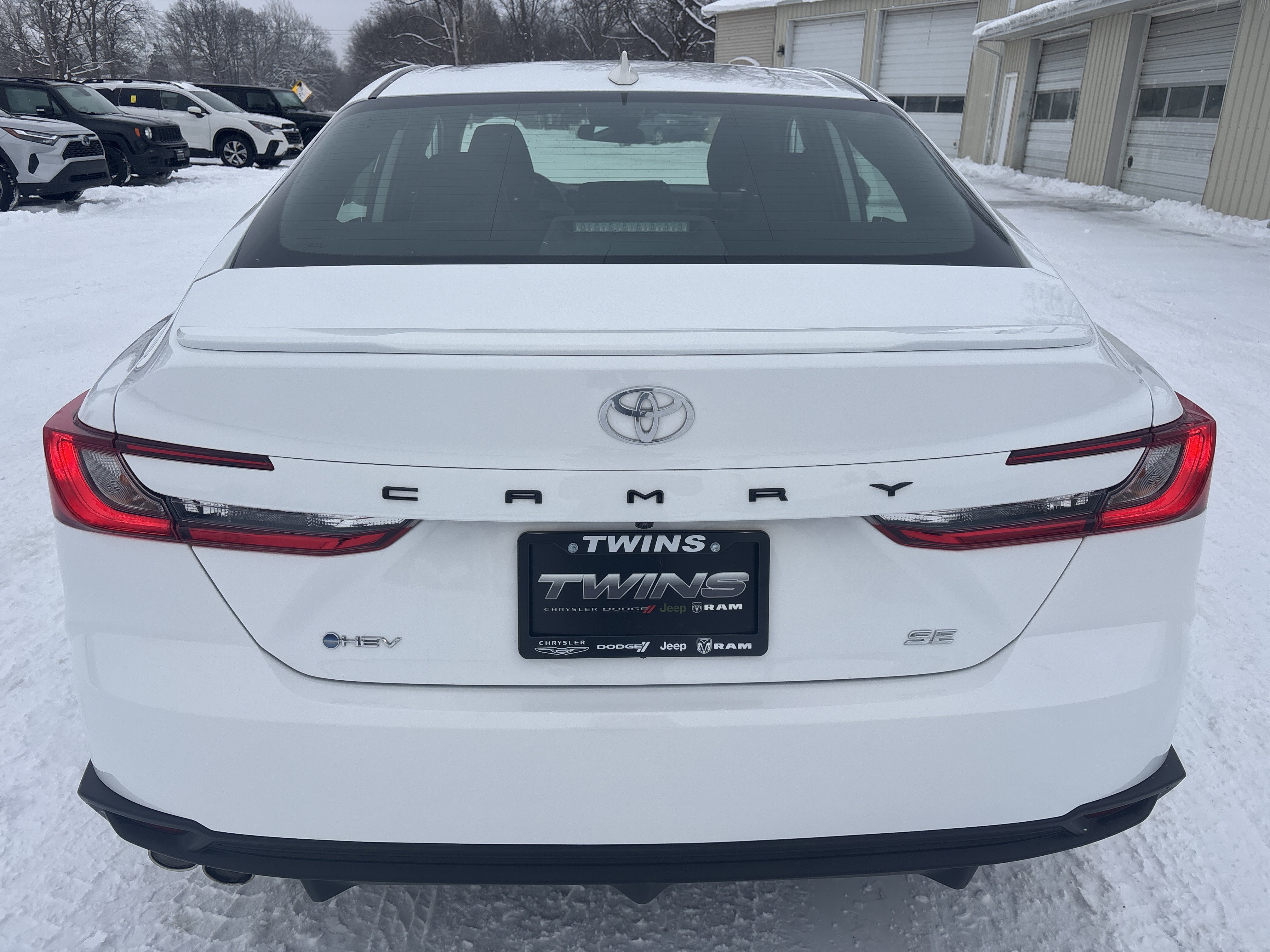 Used 2025 Toyota Camry SE image 4