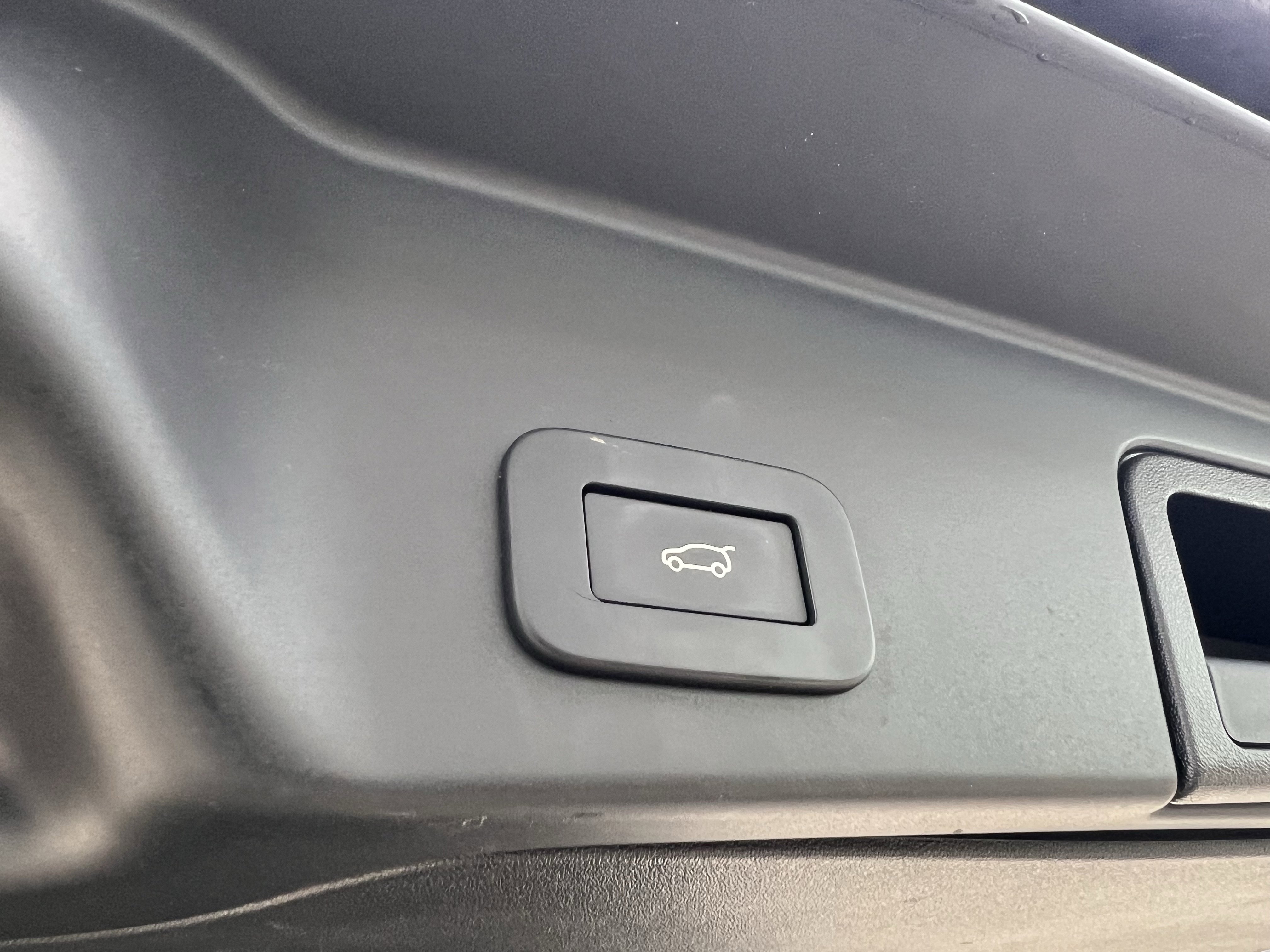 Certified 2023 Land Rover Range Rover Evoque SE image 33