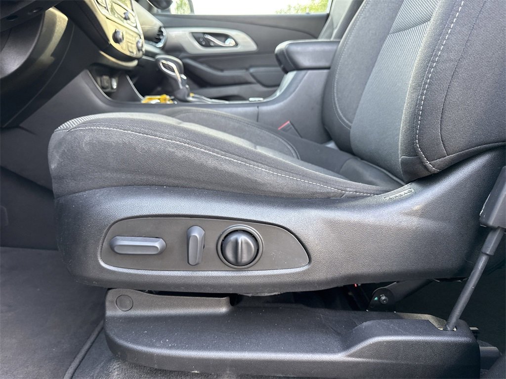 Used 2022 Chevrolet Traverse LT image 26