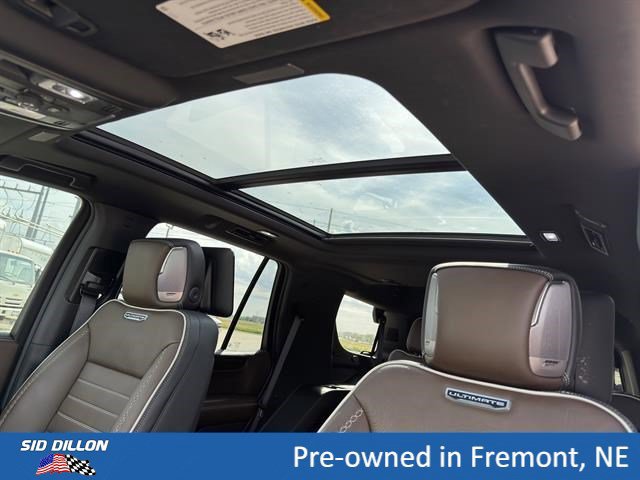 Certified 2025 GMC Yukon Denali Ultimate w/ LPO, Floor Liner Package AWD/4WD image 18