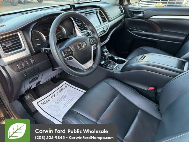 Used 2016 Toyota Highlander XLE image 12